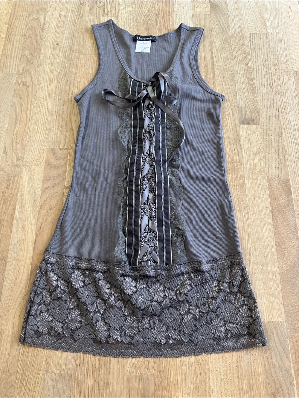 Vintage gray lace women’s top Size:L juniors